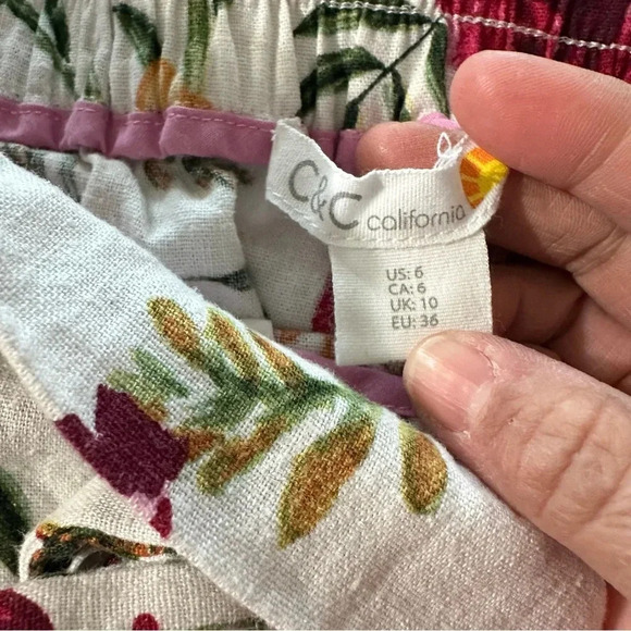 C&C California women's size 6 linen blend floral shorts with beaded tass… - Picture 4 of 4